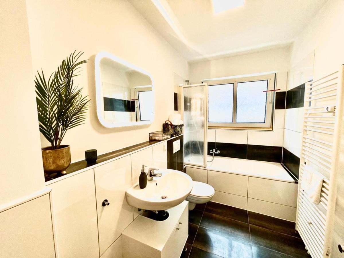 Gemuetliche & Individuelle Ferienwohnungen In Krefeld - Junik Apartments Екстер'єр фото